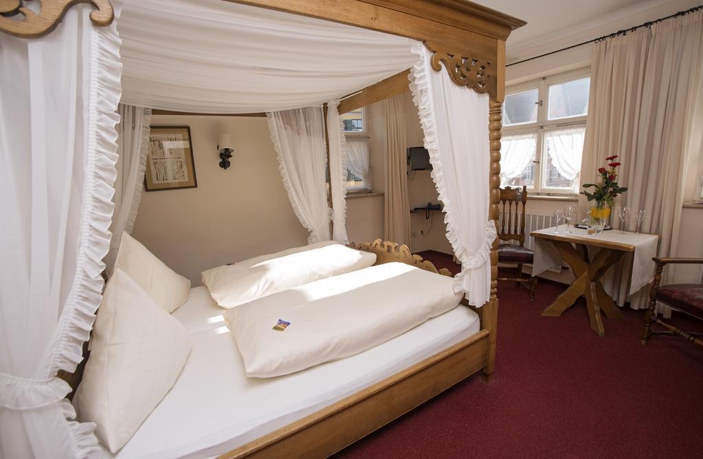 Hotel Eisenkrug Dinkelsbühl Екстериор снимка