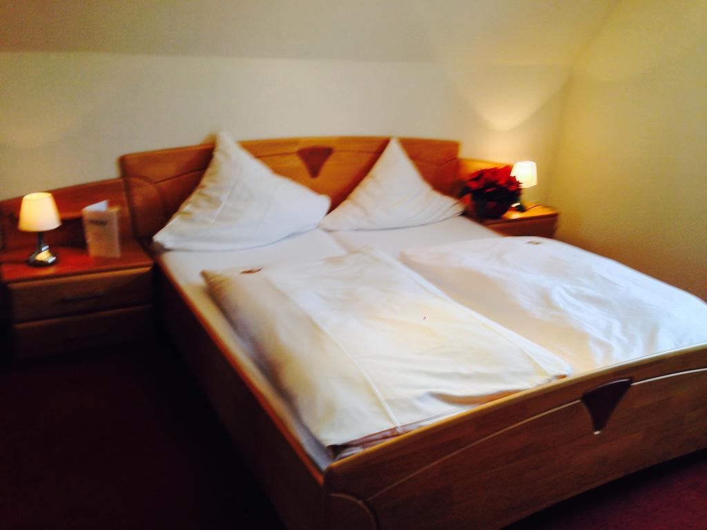 Hotel Eisenkrug Dinkelsbühl Стая снимка